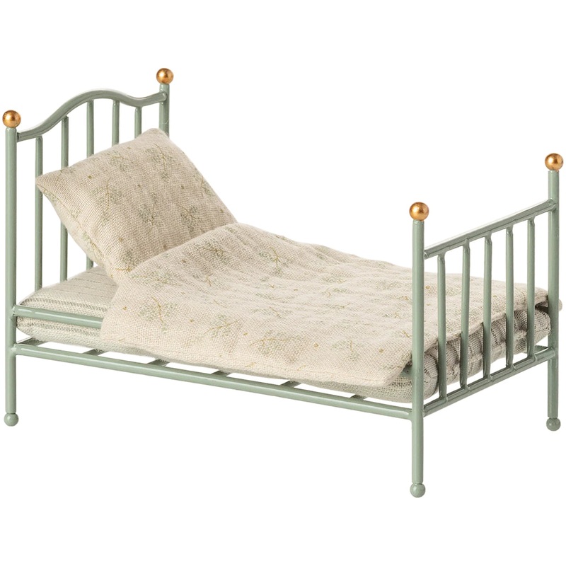 Vintage Mouse Bed Rose