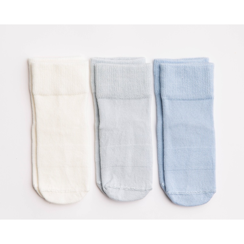 Casen – Non-Slip Baby Socks in Ivory, Powder and Baby Blue 0 – 6M